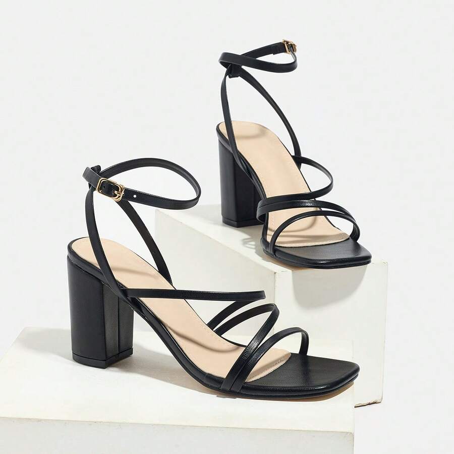 Black Strappy Square Toe Block - Sandal Strappy Heeled recensione e prezzo
