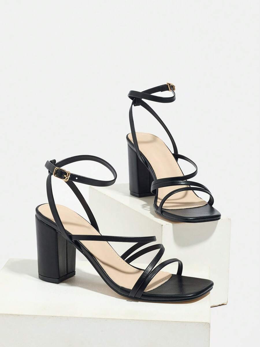 Black Strappy Square Toe Block - Sandal Strappy Heeled recensione e prezzo